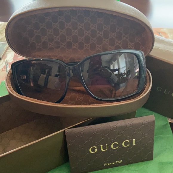 Pre owned Authentic Gucci sunglasses.